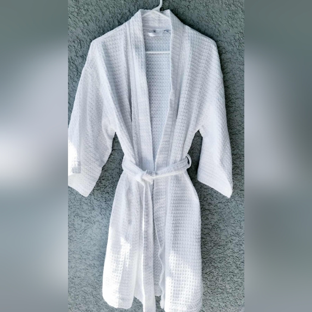Nordstrom White Waffle Bathrobe 100% Cotton, Made In Turkey